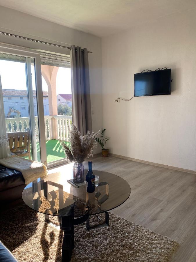 Three Bedroom Apartment Between Trogir And Split Kaštela Exterior foto